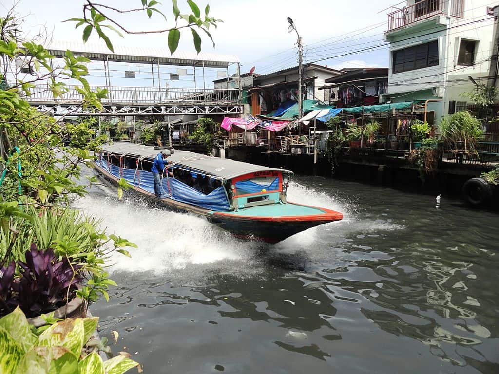 Boat Bus Bangkok -How to take the Khlong Canal Taxi