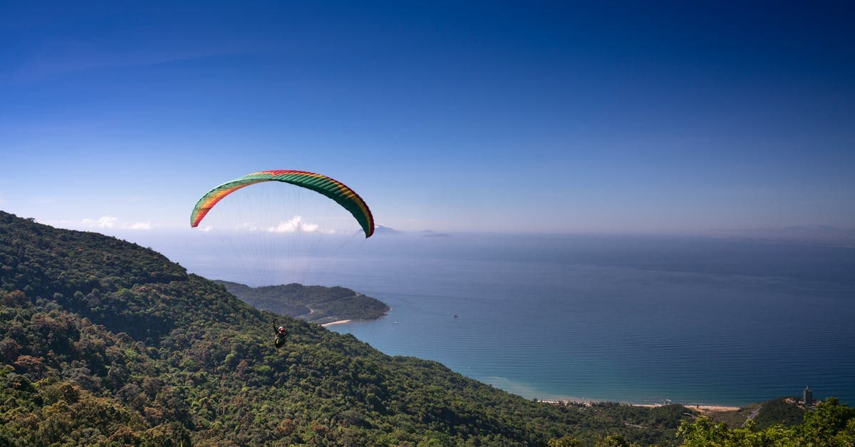 Ultimate Guide to Paragliding in Vietnam: Sites, Safety & Seasons