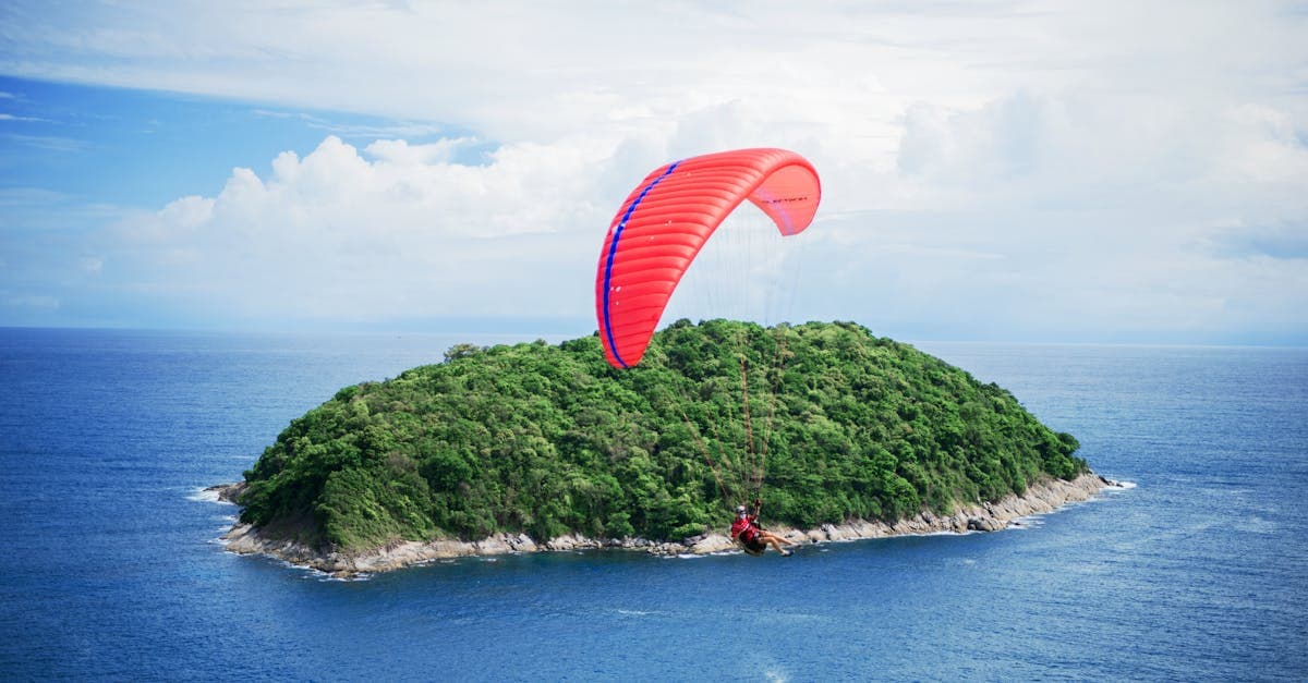 Ultimate Guide to Paragliding in Thailand: Spots, Safety & Seasons